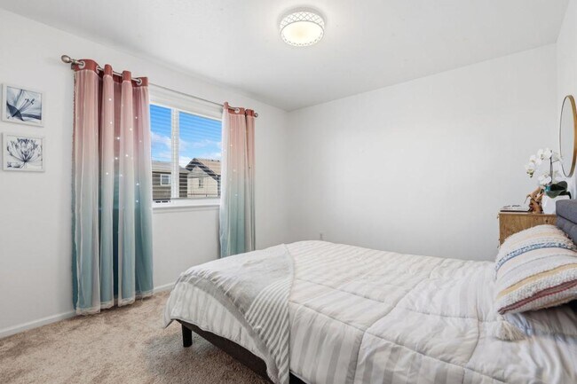 Building Photo - 5576 Bexley Dr