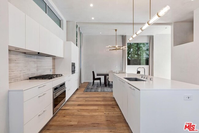 Building Photo - 614 Westmount Dr