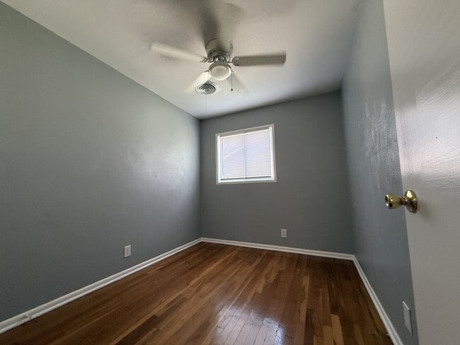 Building Photo - 1409 Metropolitan Dr