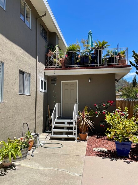 Laundry Room - 6147 Seminary Ave