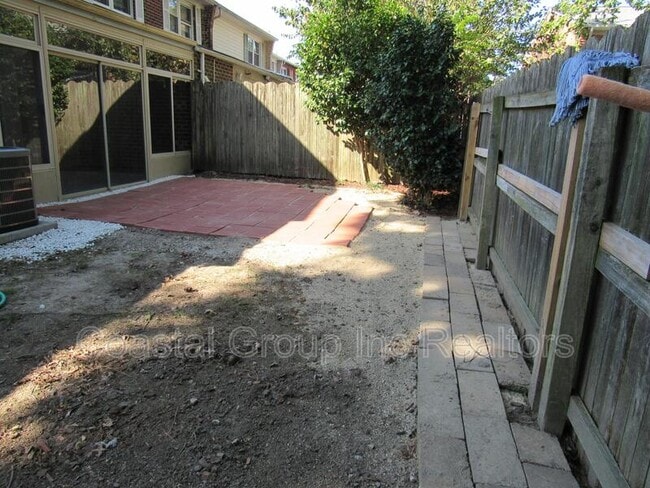 Building Photo - 800 St Denis Ct