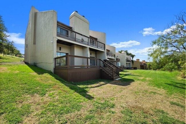 Building Photo - 409 Hi There