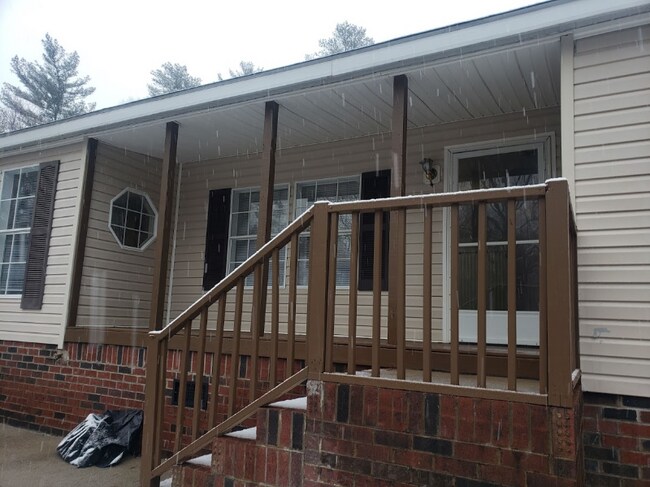 Building Photo - 2084 White Pine M H P Rd