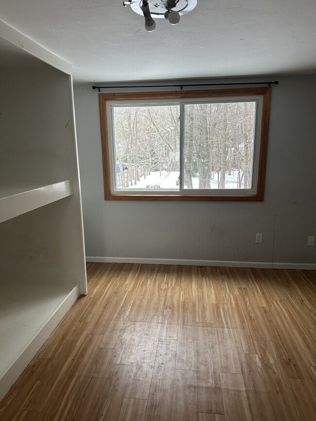 Building Photo - 9 S 160th Ave