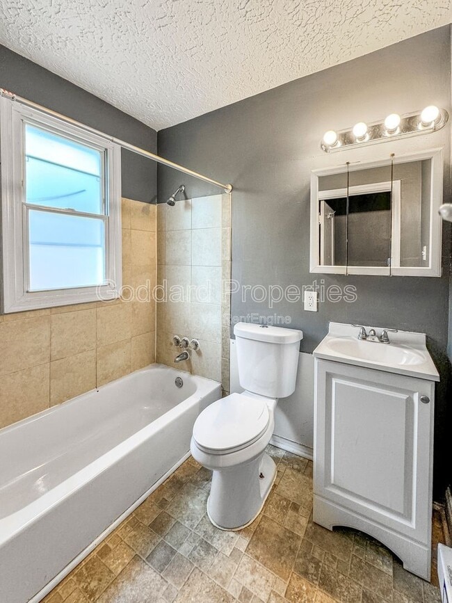 Building Photo - 4910 Poe Ave