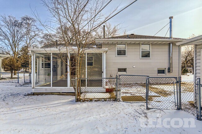 Building Photo - 4400 W 111th St