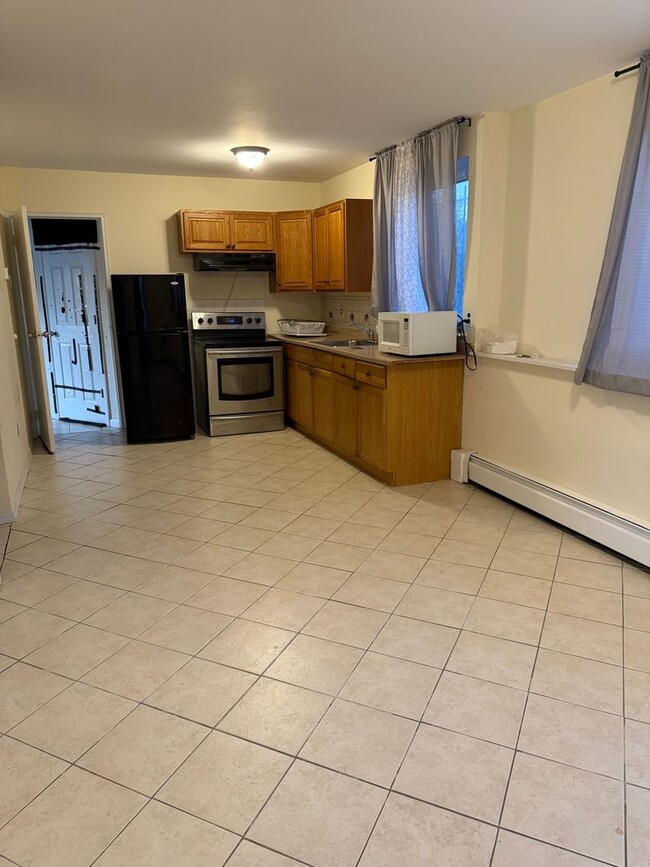 Building Photo - 1548 Islip Ave