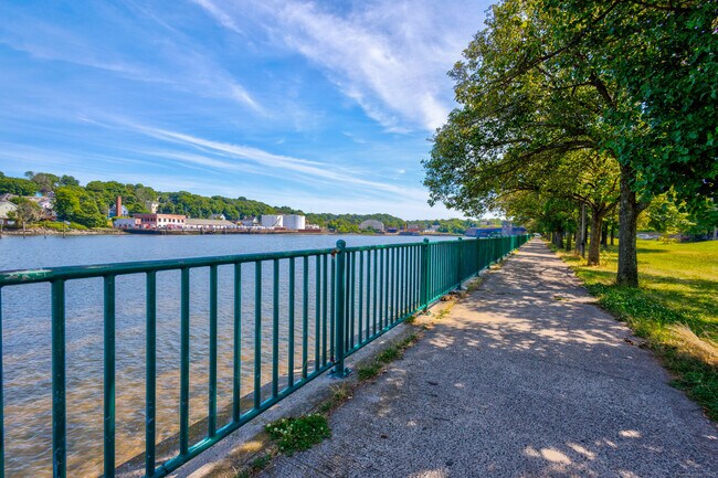 Building Photo - 1 Front St