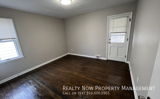 Building Photo - 5143 E 126th St