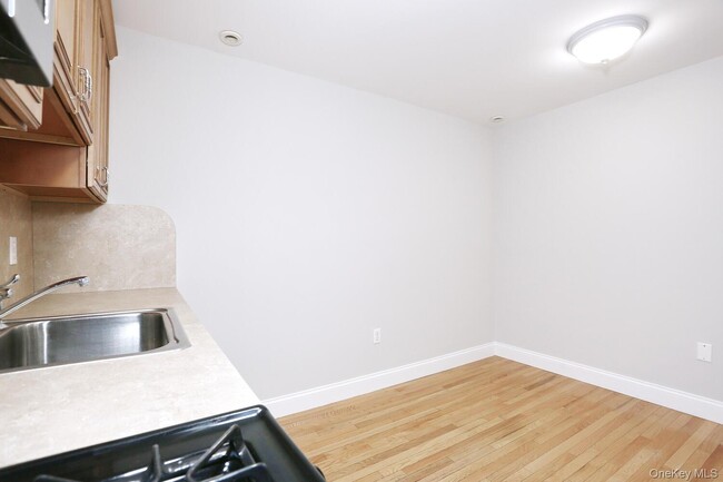 Building Photo - 21 E Central Ave