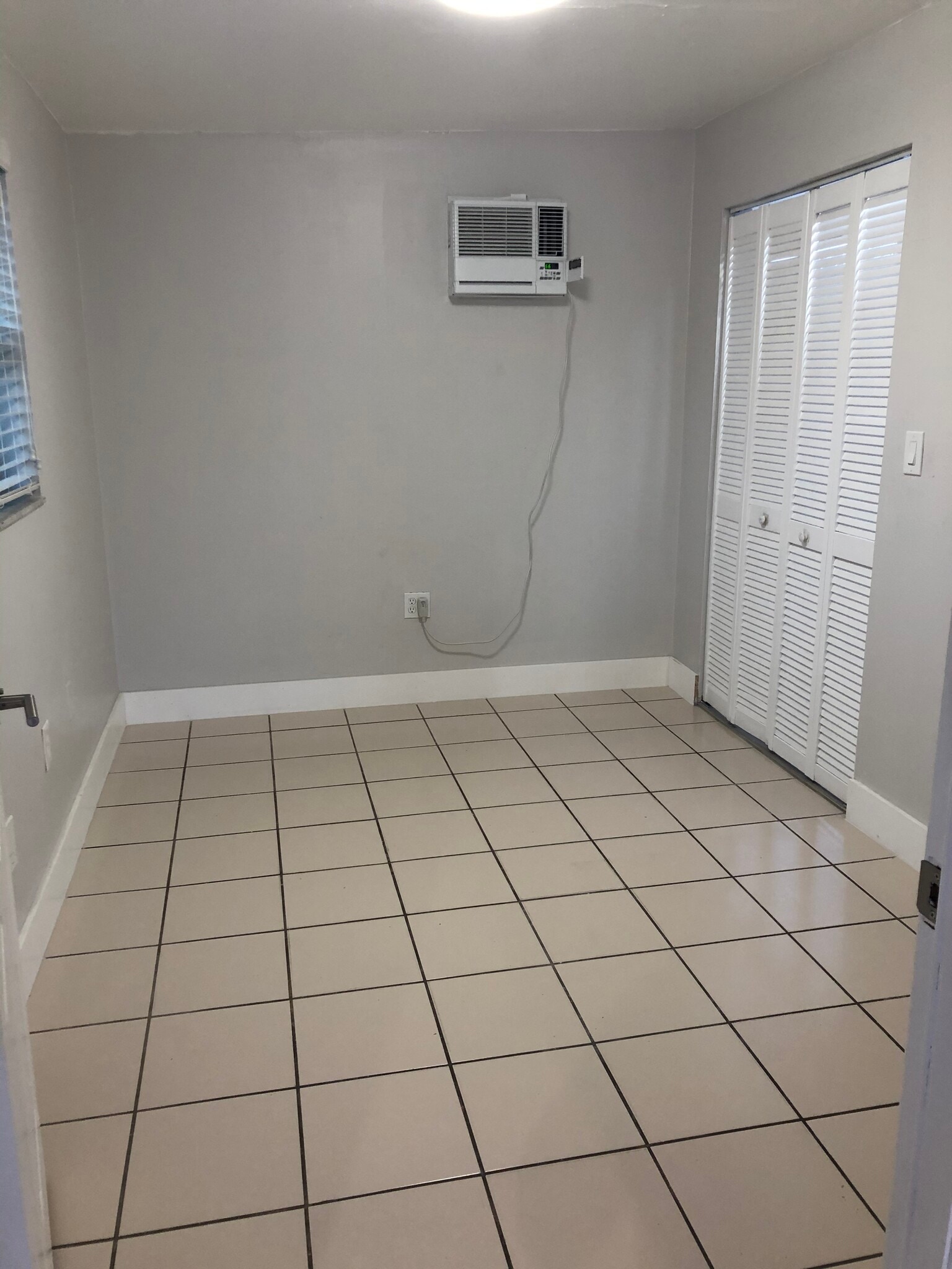 Building Photo - 8962 SW 40th Terrace