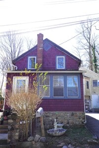 Building Photo - Super Cute 2 Bedroom Cottage