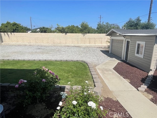 Building Photo - 596 E Arrow Hwy