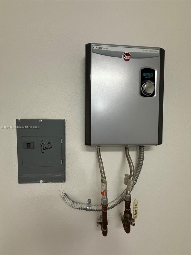 Building Photo - 1021 SE 27th Terrace