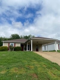 Building Photo - 121 Tomlinson Dr
