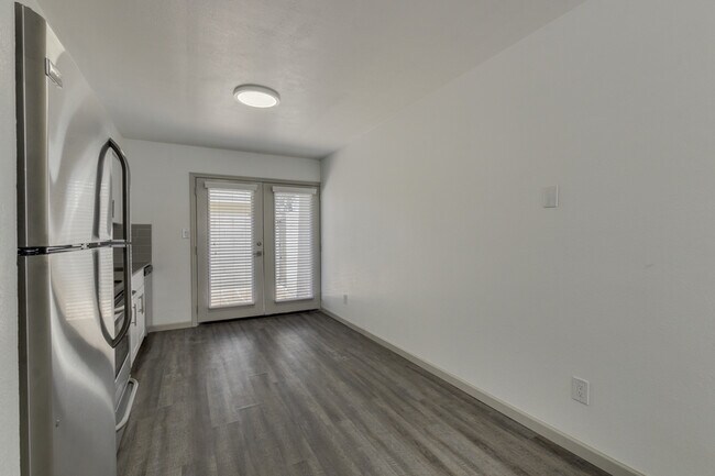 Building Photo - $0 First Month Rent! Remodeled 2 Bed Casita w/ Private Patio, W/D & Pool