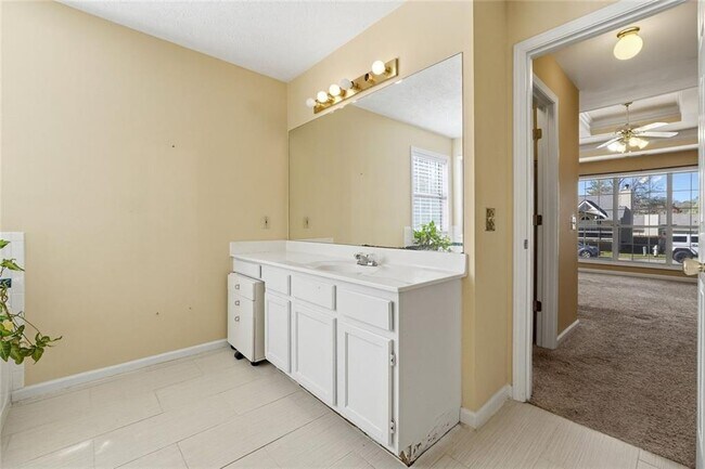 Building Photo - 2600 Avalon Pl