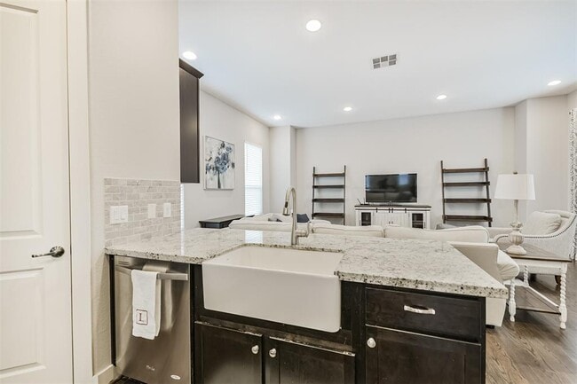 Building Photo - 6623 Letein St