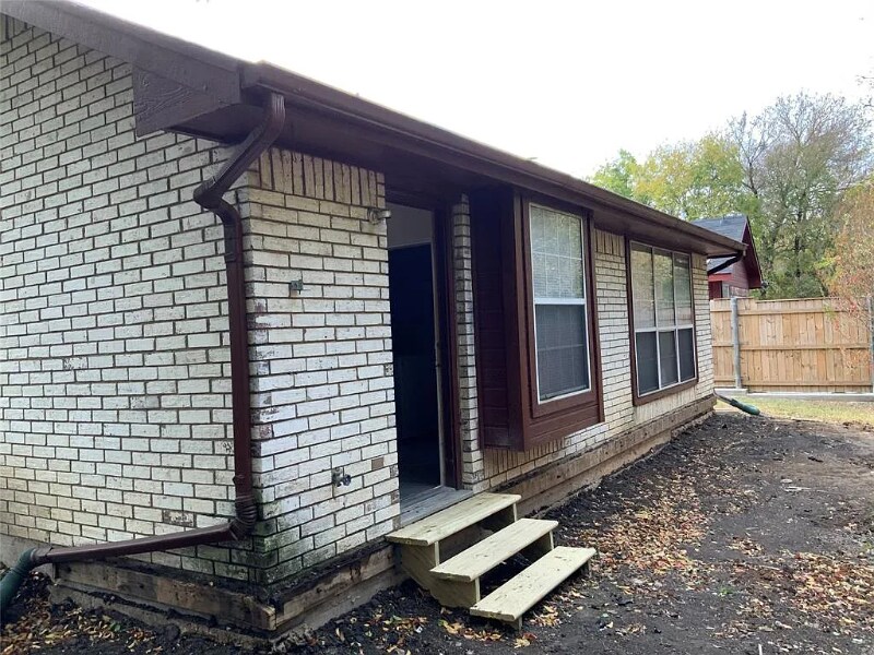 Building Photo - 624 Beatty Dr