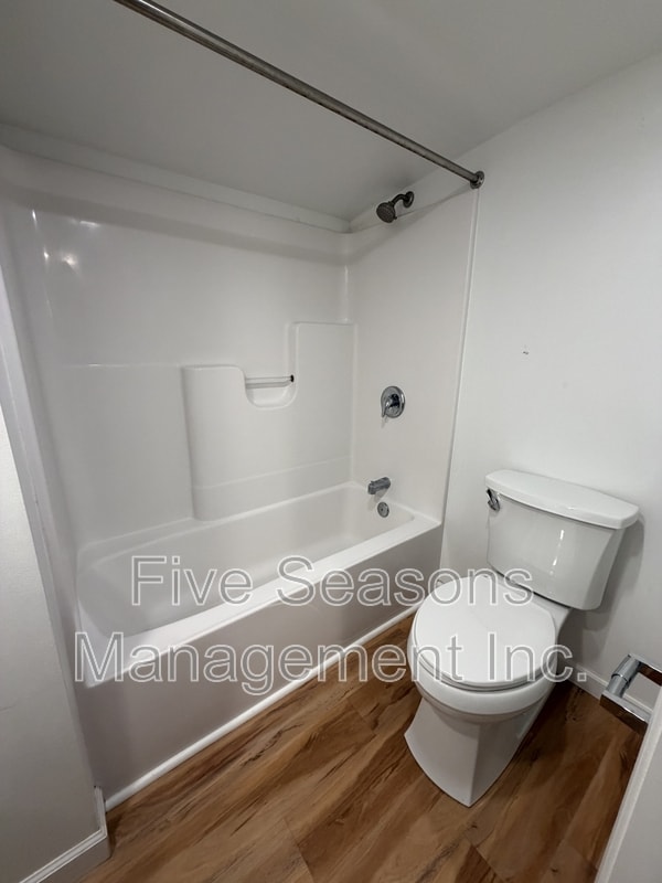 Building Photo - 124 N Winooski Ave