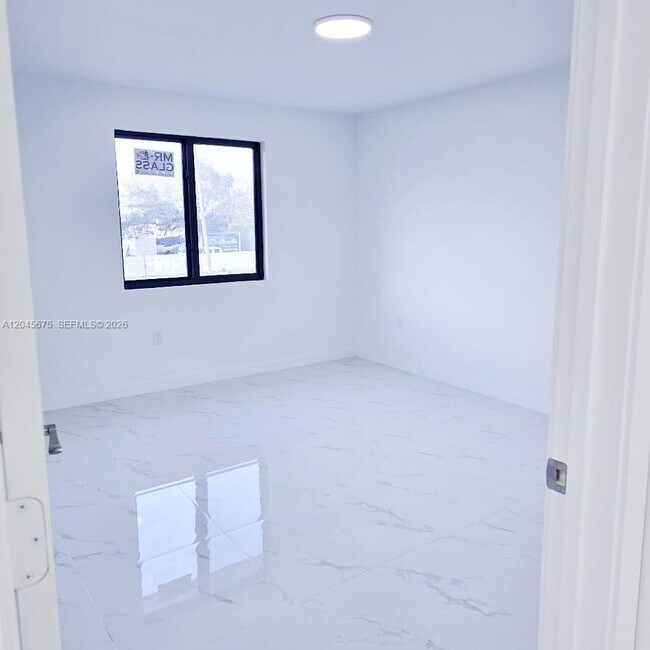 Building Photo - 2731 NW 44th St