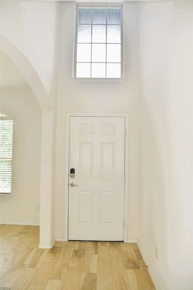 Building Photo - 1405 Acmite Ave