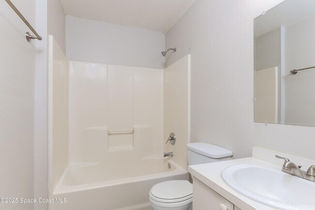 Building Photo - 1545 20th Ave SW