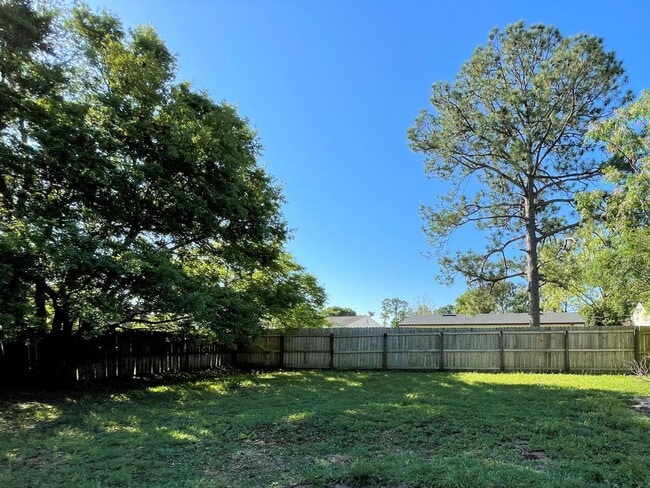Building Photo - Remodeled 3/2 with huge yard in Sandalwood