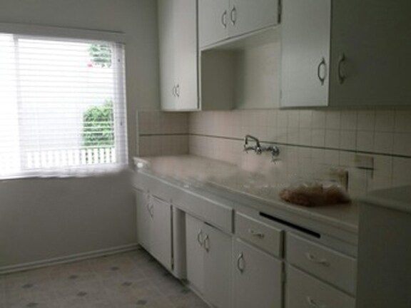 Building Photo - 913 6th St