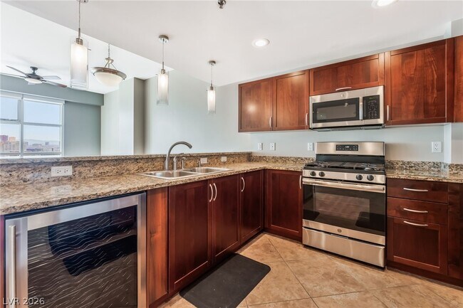 Building Photo - 150 S Las Vegas Blvd