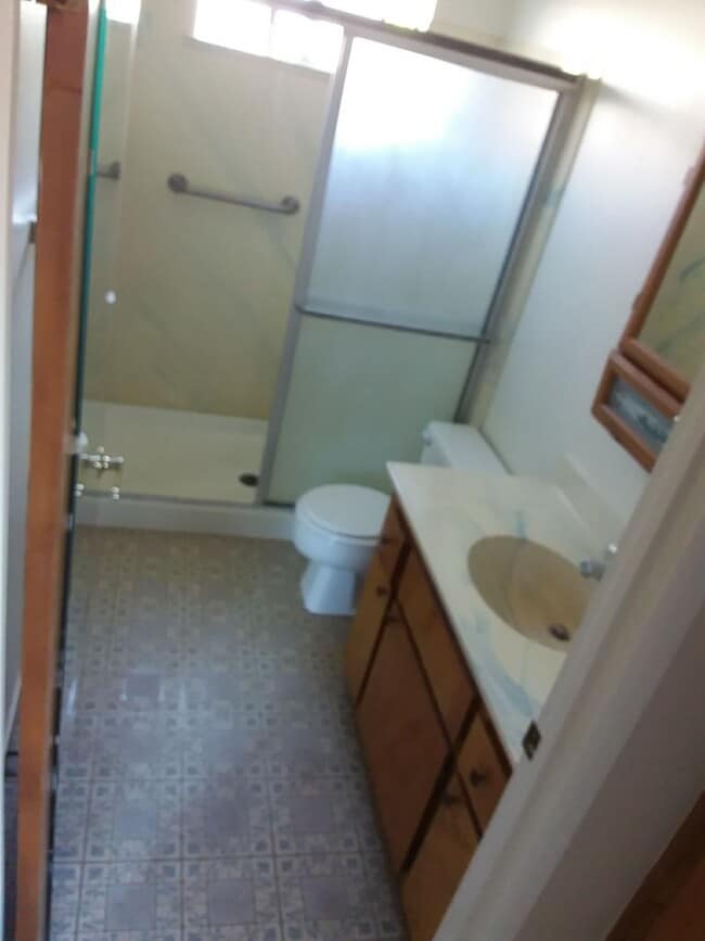 Building Photo - 882 Olive St