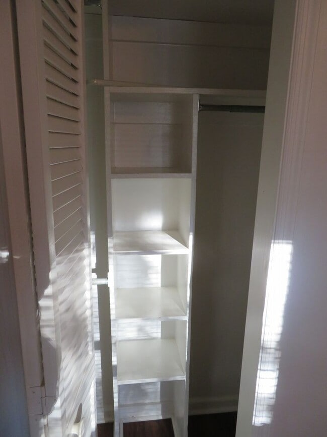 Building Photo - Lakemont