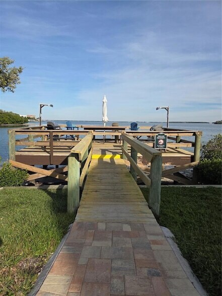 Building Photo - 1515 Pinellas Bayway S