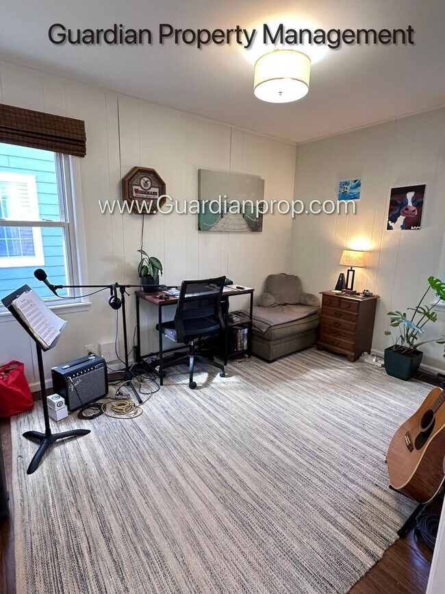 Building Photo - St Louis Park Single Family Home, Fenced In yard, Washer/Dryer, 1 Car Garage