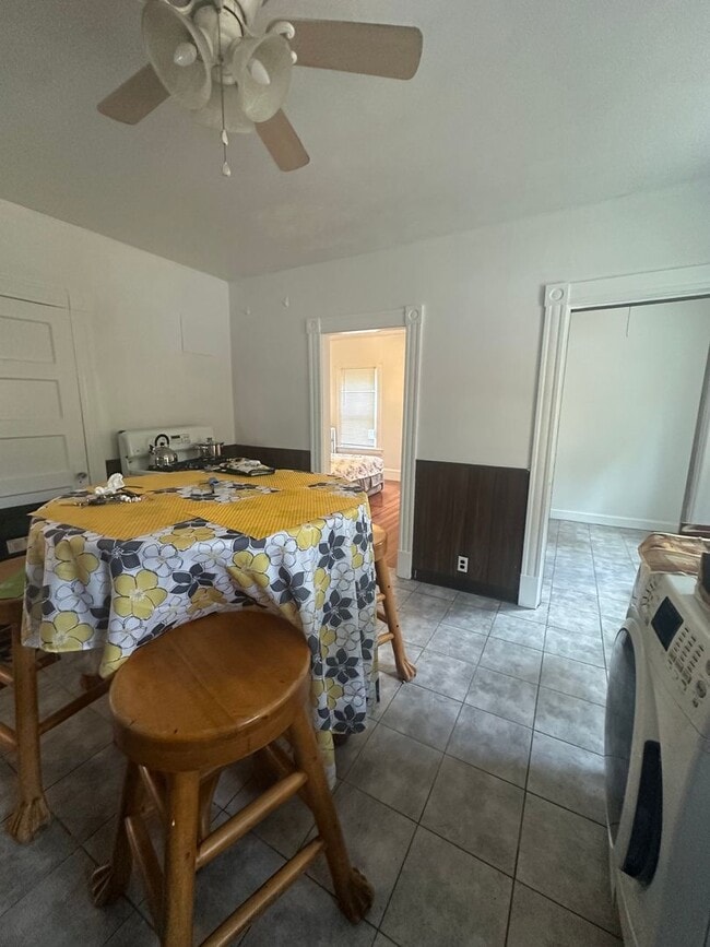 Building Photo - Beautiful 2 Bedroom