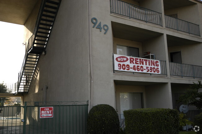 Building Photo - Vine Ave Apts