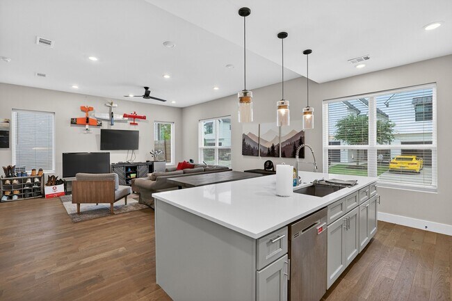 Building Photo - 297 Estates Cir