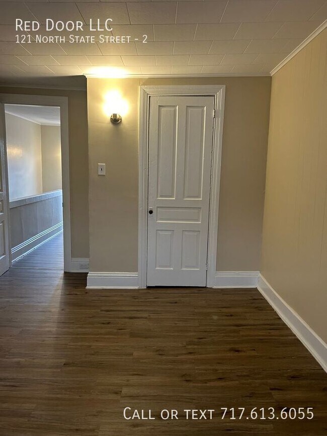 Building Photo - 121 N State St