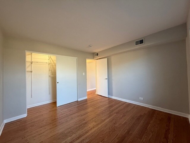 Building Photo - 10 Garden Dr