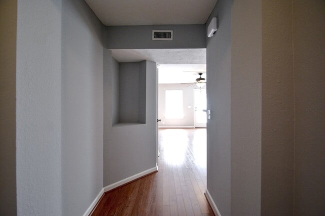 Building Photo - 1012 Shaman Crossing