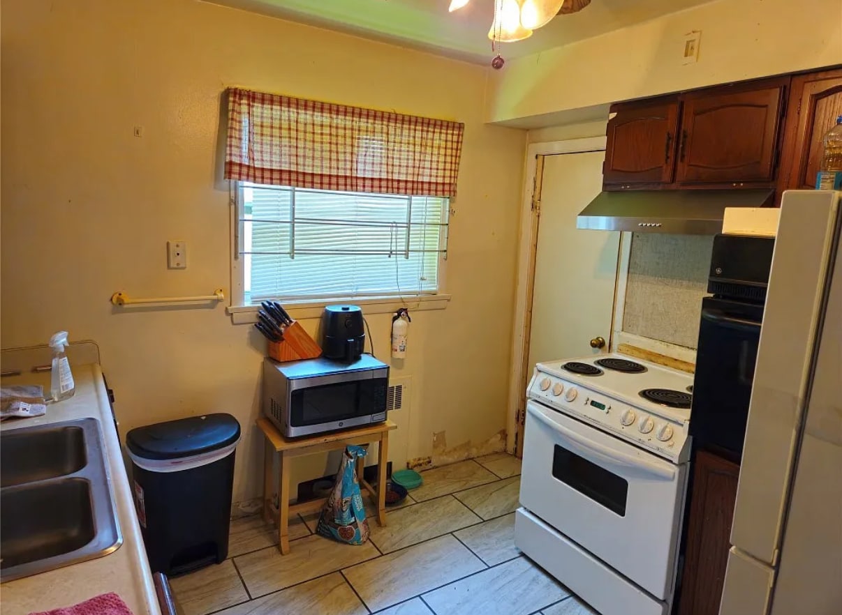 Building Photo - 508 E 9th St