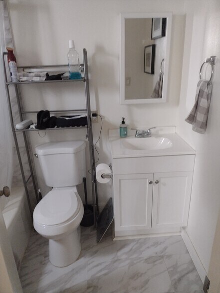Bathroom - 1342 Yale St