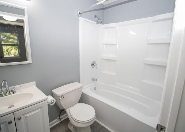 Building Photo - 3 Bed 2 Bath Home in Meadowbrook West Neighborhood