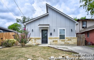 Building Photo - 1303 Lombrano St