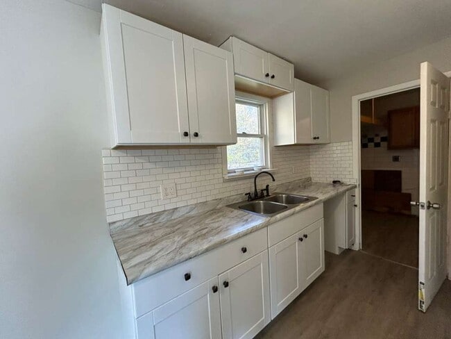 Building Photo - Spacious 3BR Single-Family Home in Mentor – Yard + Pets OK