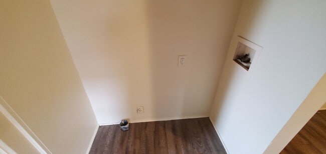 Building Photo - 2 Bedroom Duplex