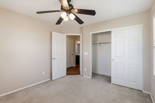 Building Photo - 981 S Deerfield Ln