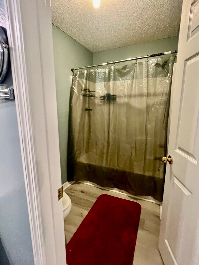 Building Photo - 701 SW Sarazen Ave