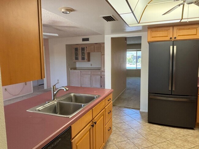 Building Photo - Spacious 3 bedroom Long Term Unfurnished home in Leisure World a 45+ Active Adult Resort Community