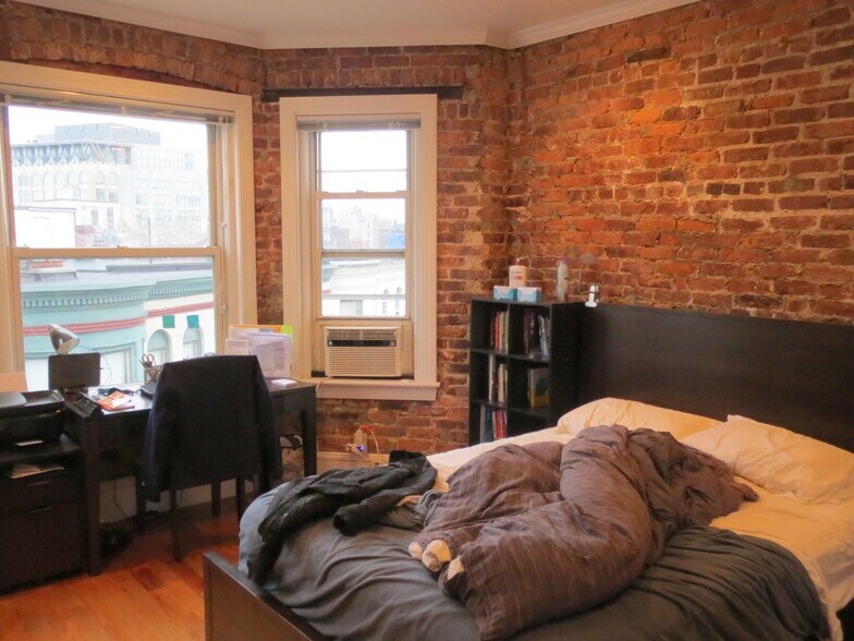 Building Photo - 45 Hemenway St